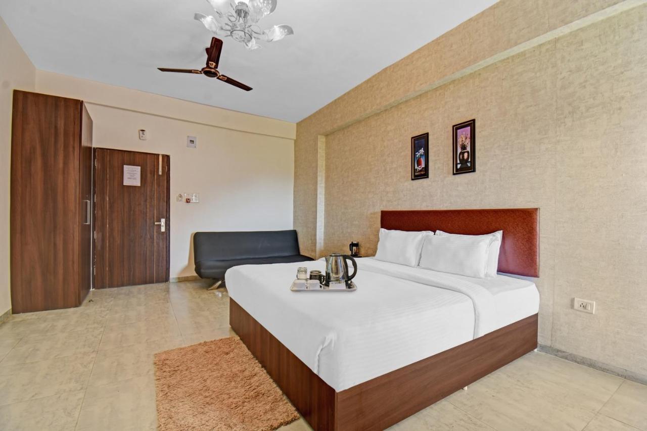 Townhouse Classio Suites Shirdi Exterior photo