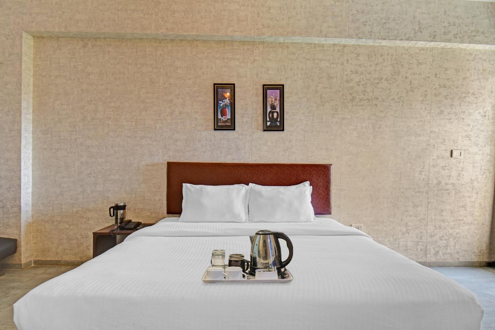Townhouse Classio Suites Shirdi Exterior photo