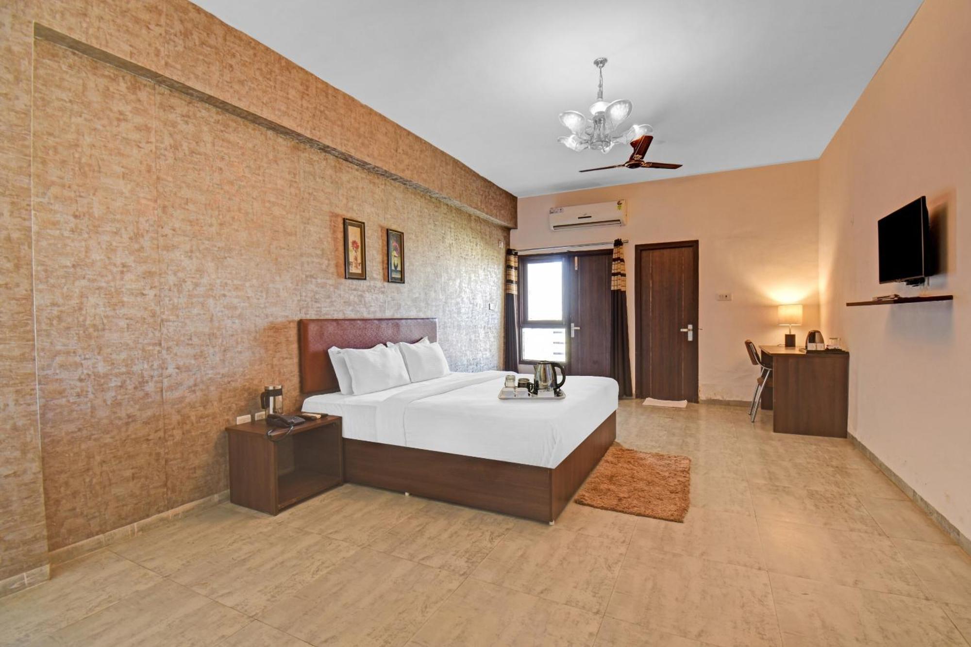 Townhouse Classio Suites Shirdi Exterior photo