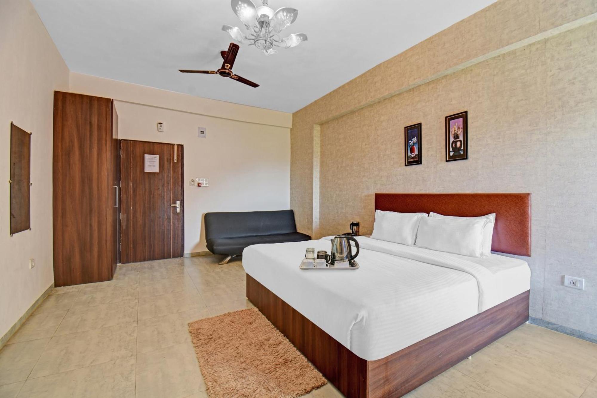 Townhouse Classio Suites Shirdi Exterior photo