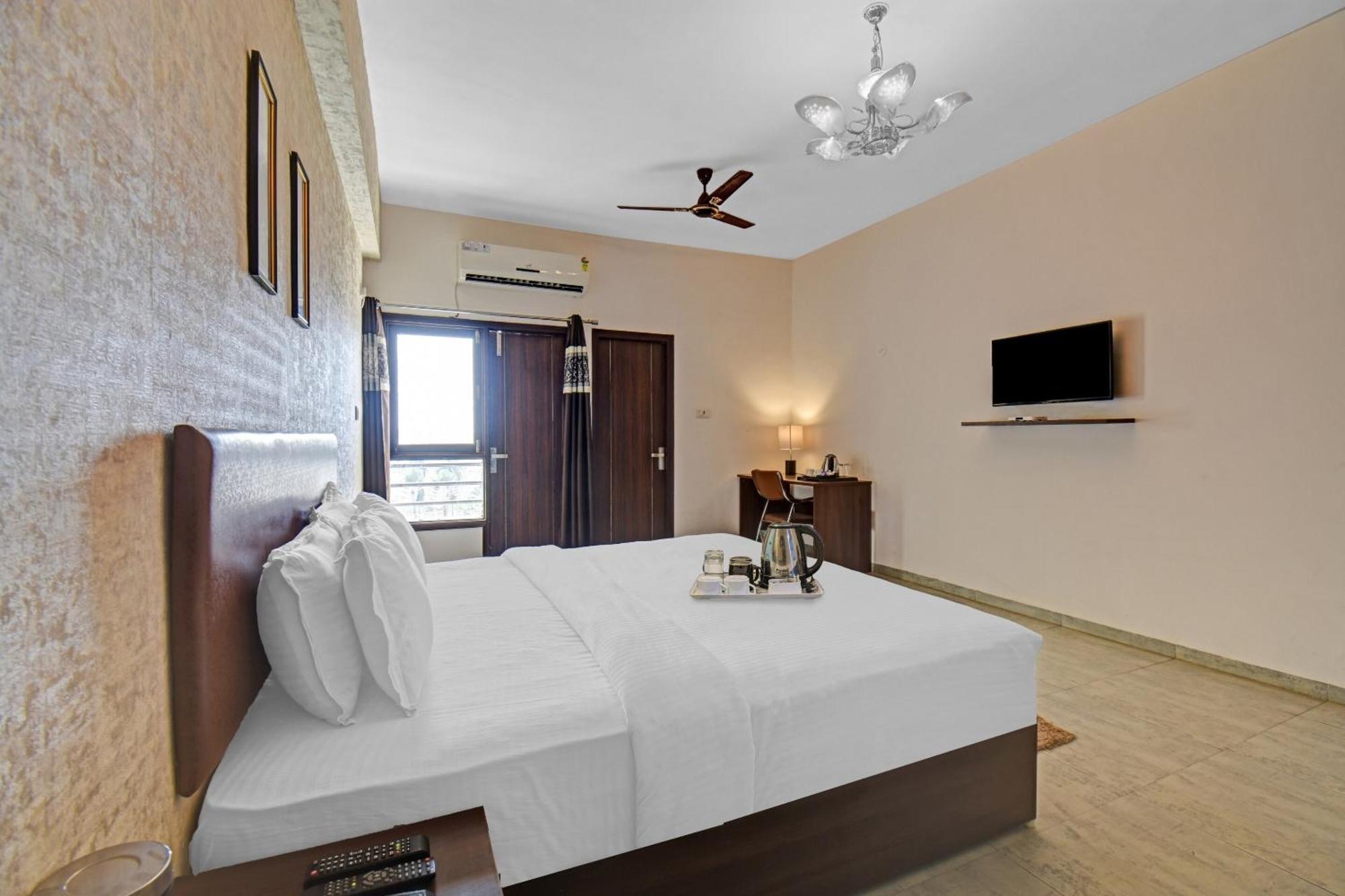 Townhouse Classio Suites Shirdi Exterior photo