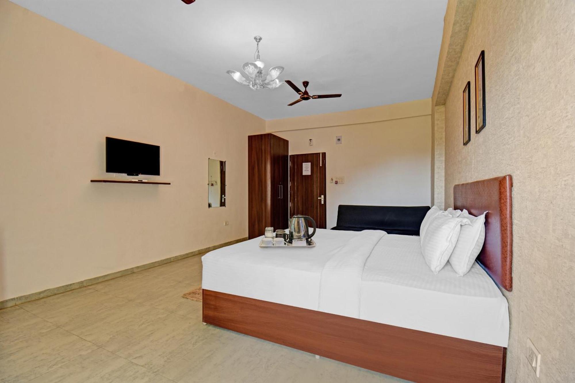 Townhouse Classio Suites Shirdi Exterior photo