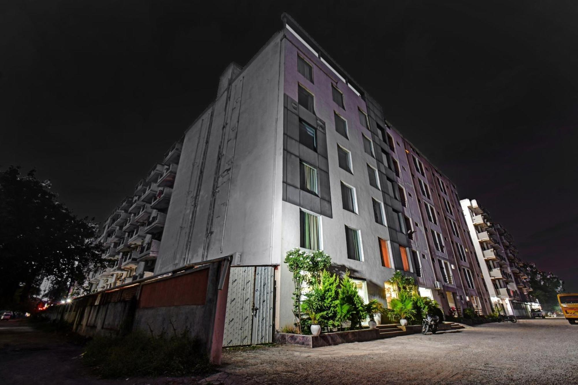 Townhouse Classio Suites Shirdi Exterior photo
