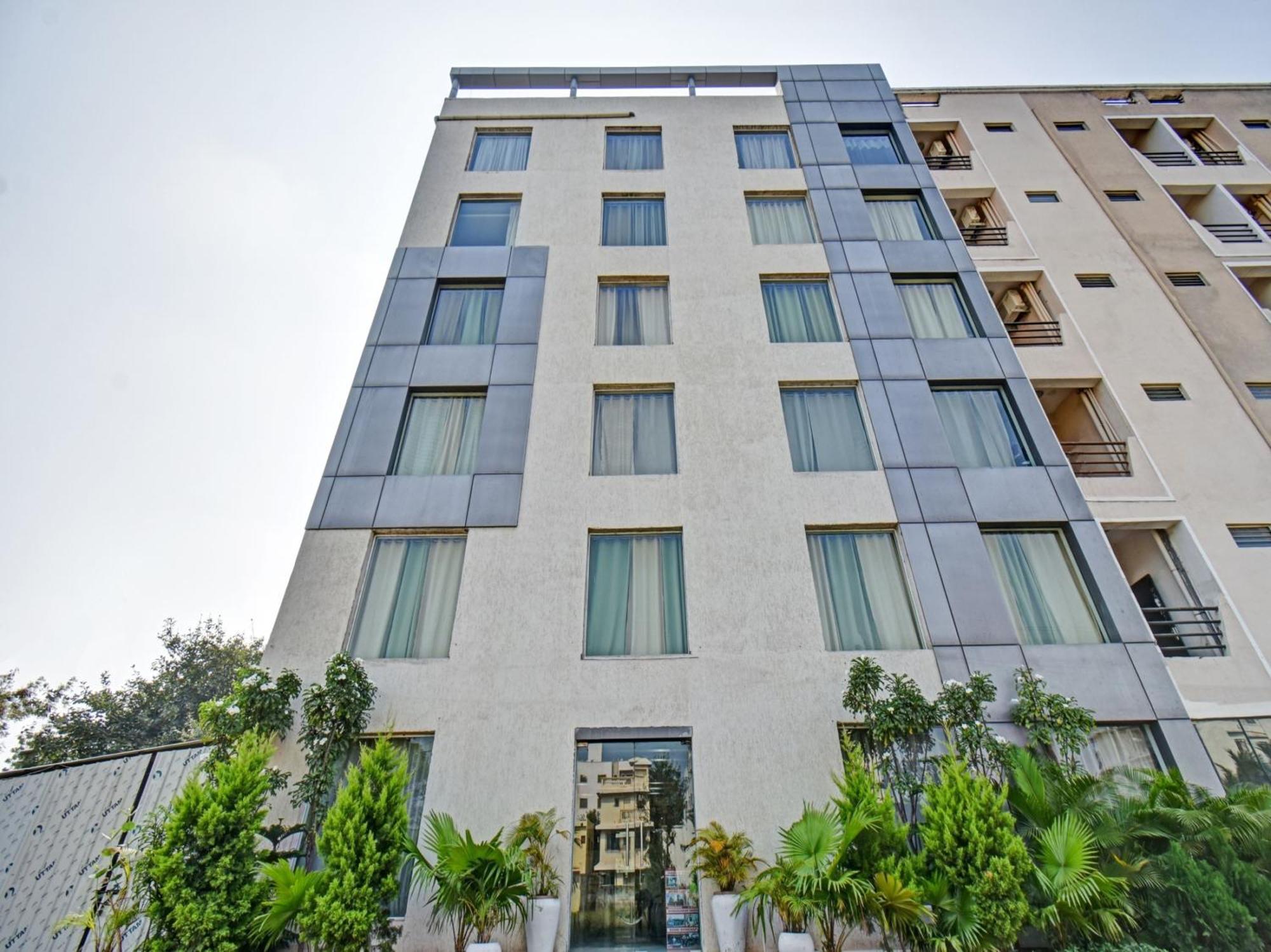 Townhouse Classio Suites Shirdi Exterior photo