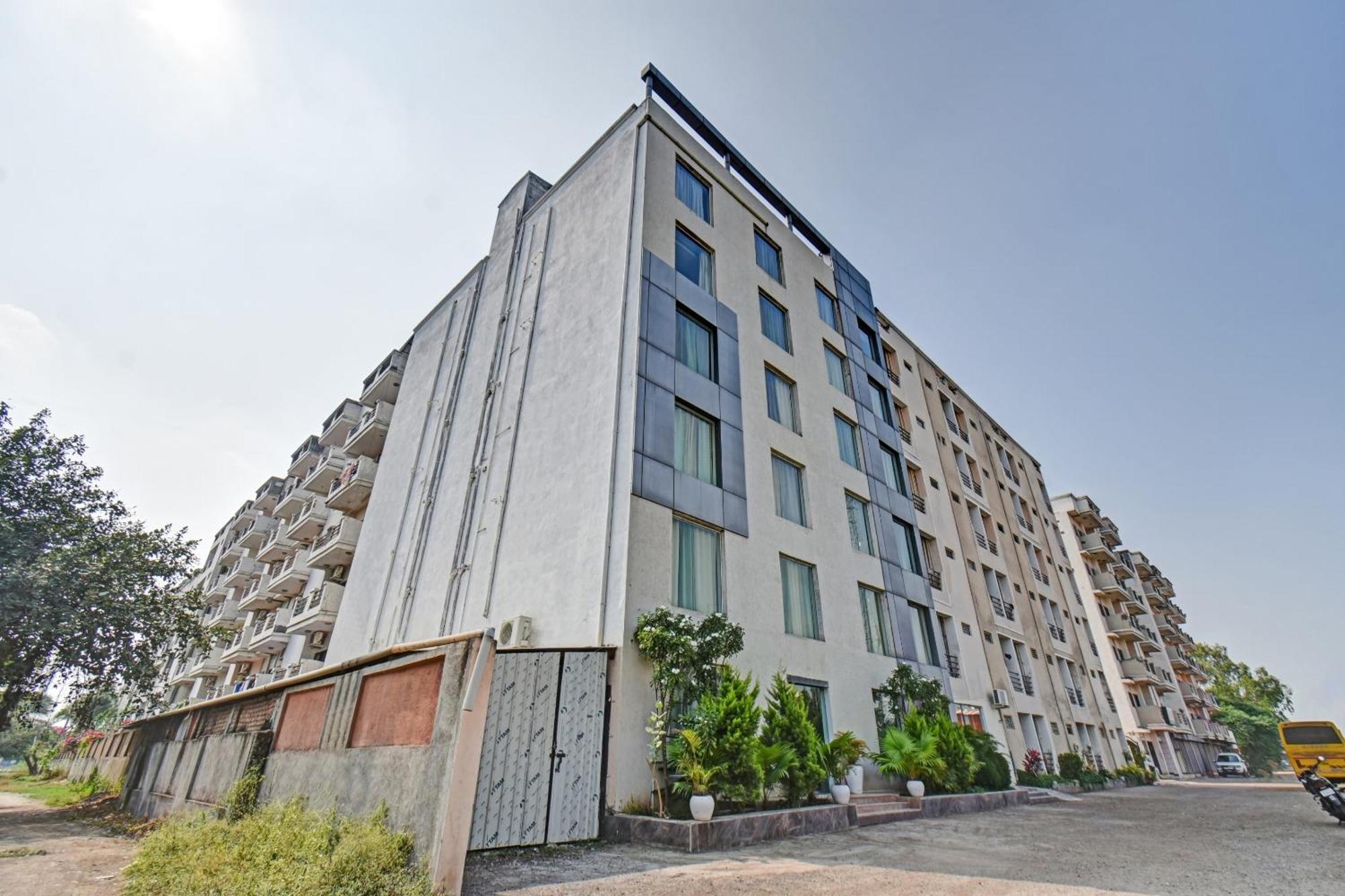 Townhouse Classio Suites Shirdi Exterior photo