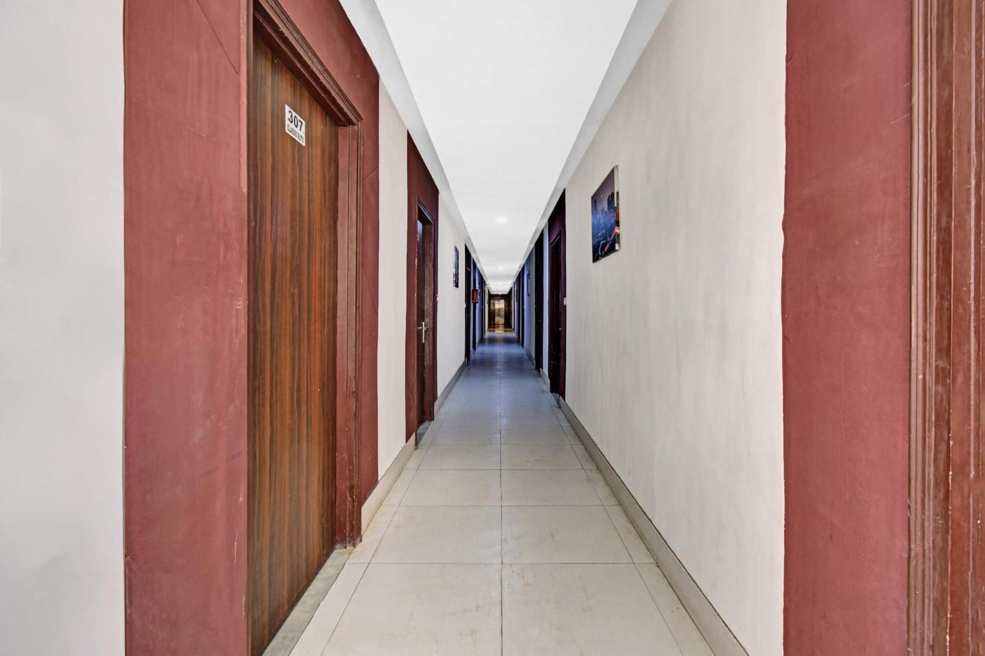 Townhouse Classio Suites Shirdi Exterior photo